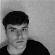 Profesor de Matemáticas imparte clase a niños de instituto y de Economia a todas las edades